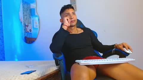 Snapshot of valentino_fs chatting on 09.29.25 Mistery Guy online show from 09.29.25