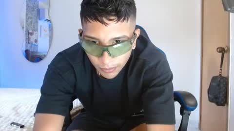 Snapshot of valentino_fs chatting on 10.06.25 Mistery Guy online show from 10.06.25