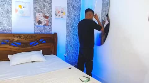 Snapshot of valentino_fs chatting on 10.13.25 Mistery Guy online show from 10.13.25