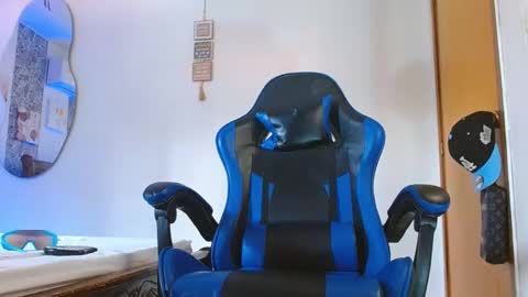 Snapshot of valentino_fs chatting on 10.28.25 Mistery Guy online show from 10.28.25