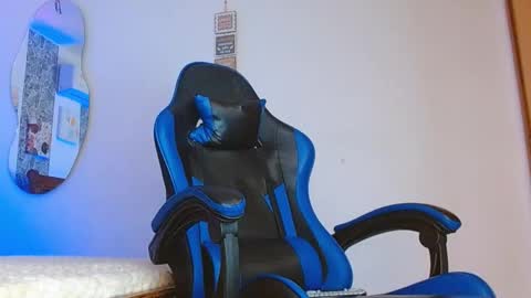 Snapshot of valentino_fs chatting on 10.30.25 Mistery Guy online show from 10.30.25