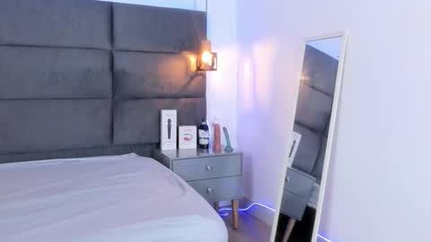 valentino moon online show from 10.12.25