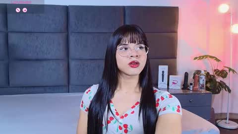 Snapshot of valentino_moon chatting on 02.09.26 valentino moon online show from 02.09.26