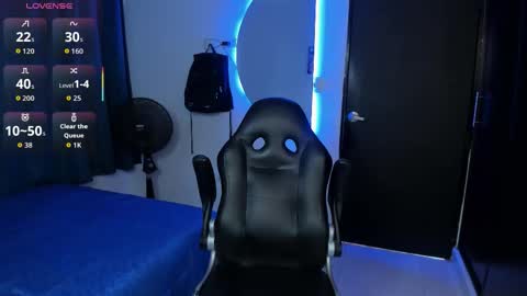 Snapshot of valentino_santos chatting on 11.16.25 valentino santos online show from 11.16.25