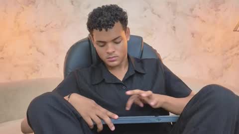 valentino_thompson online show from 09.29.25