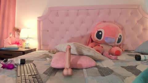 Snapshot of valentoro1 chatting on 12.16.24 Vale Toro online show from 12.16.24