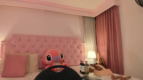 Snapshot of valentoro1 chatting on 12.19.24 Vale Toro online show from 12.19.24