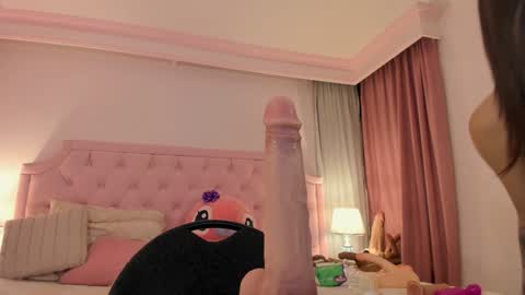 Snapshot of valentoro1 chatting on 12.28.24 Vale Toro online show from 12.28.24