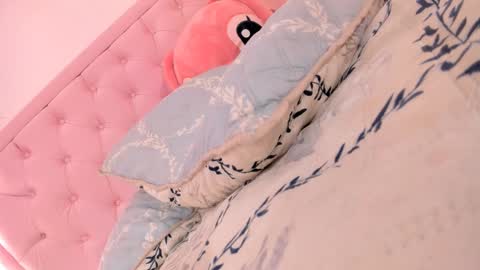 Snapshot of valentoro1 chatting on 09.29.25 Vale Toro online show from 09.29.25