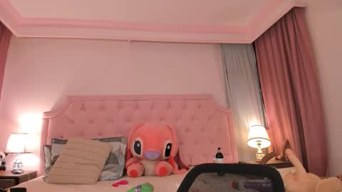 Snapshot of valentoro1 chatting on 10.06.25 Vale Toro online show from 10.06.25