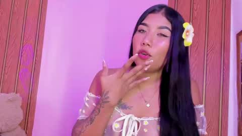 Snapshot of valenttina_narvaez chatting on 04.25.26 vale online show from 04.25.26