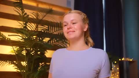 Snapshot of valeri______ chatting on 06.17.26 valeri______ online show from 06.17.26