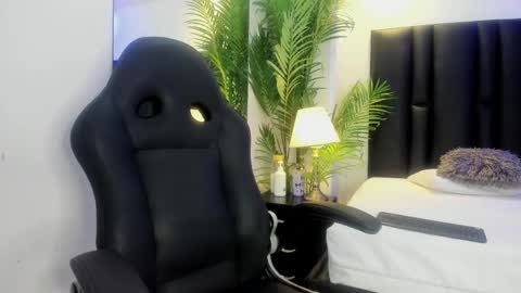 valeri_tafur online show from 10.31.25