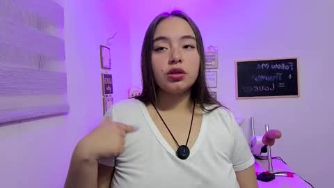 Snapshot of valeria_cherry chatting on 05.17.26 valeria online show from 05.17.26