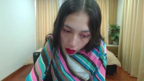 Snapshot of valeria_roussi chatting on 10.01.25 valeria_roussi online show from 10.01.25