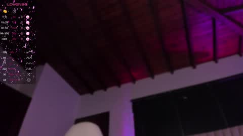 Snapshot of valeria_uribe22 chatting on 02.07.25 online show from 02.07.25