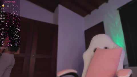 Snapshot of valeria_uribe22 chatting on 02.20.25 online show from 02.20.25