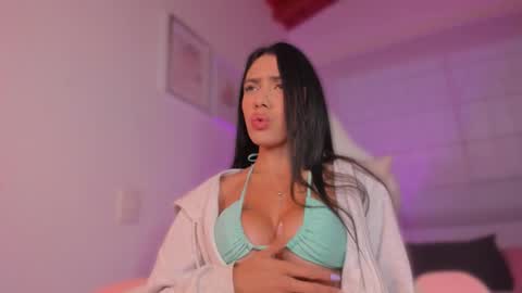 Snapshot of valeria_uribe22 chatting on 09.29.25 online show from 09.29.25