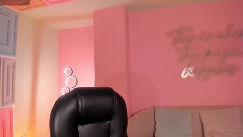 Snapshot of valeriariverax chatting on 10.20.25 Valeria online show from 10.20.25