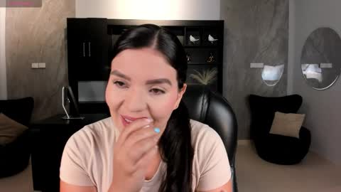 Snapshot of valeriaroldanx chatting on 10.26.25 Valeria online show from 10.26.25