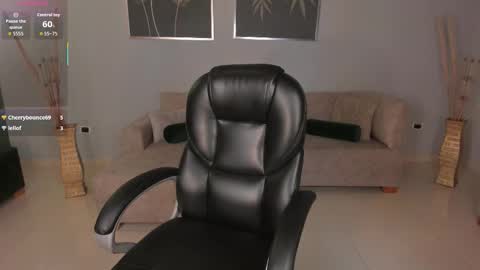 Snapshot of valeriaroldanx chatting on 11.05.25 Valeria online show from 11.05.25