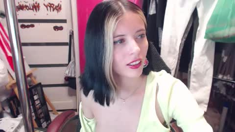 ValeriaXKiss online show from 12.17.24