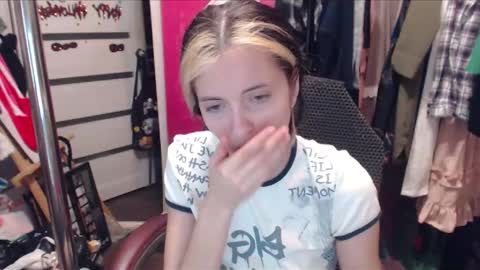 ValeriaXKiss online show from 02.04.25