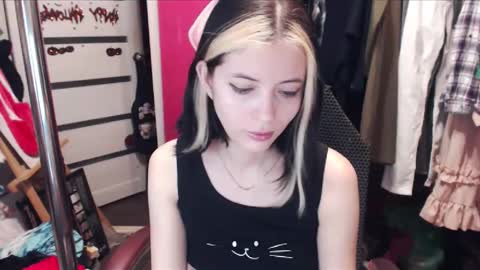ValeriaXKiss online show from 02.14.25