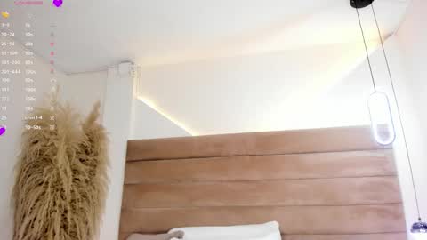 Snapshot of valeriediazx chatting on 10.29.25 valeri online show from 10.29.25