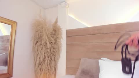 Snapshot of valeriediazx chatting on 11.05.25 valeri online show from 11.05.25