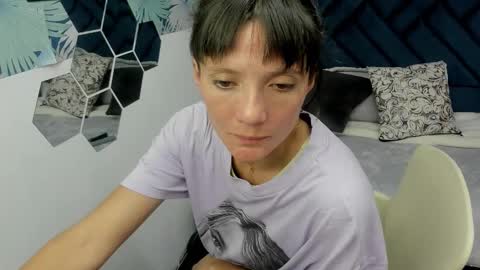 Snapshot of valery_more__ chatting on 10.16.25 VALERY MORE online show from 10.16.25