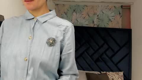 Snapshot of valery_more__ chatting on 10.21.25 VALERY MORE online show from 10.21.25