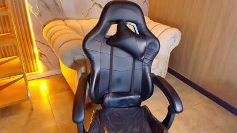 Snapshot of valery_tf chatting on 11.27.25 Valery online show from 11.27.25