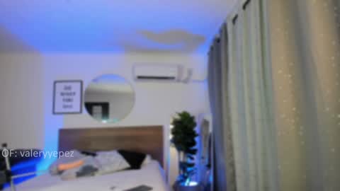 Snapshot of valery_yepes_ chatting on 01.09.25 Valery online show from 01.09.25