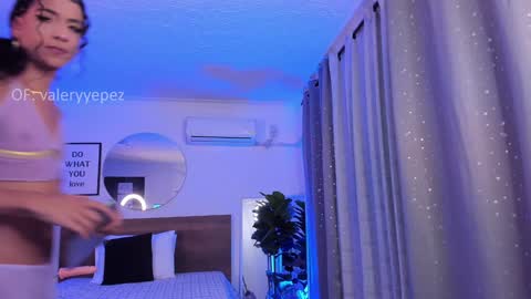 Snapshot of valery_yepes_ chatting on 01.11.25 Valery online show from 01.11.25