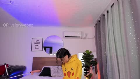 Snapshot of valery_yepes_ chatting on 01.17.25 Valery online show from 01.17.25