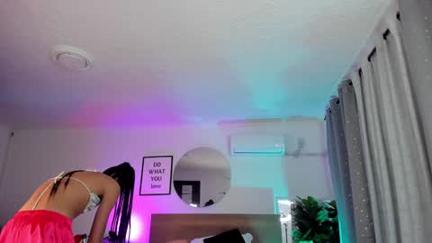 Snapshot of valery_yepes_ chatting on 02.01.25 Valery online show from 02.01.25