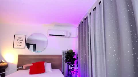 Snapshot of valery_yepes_ chatting on 02.07.25 Valery online show from 02.07.25