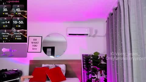 Snapshot of valery_yepes_ chatting on 03.07.25 Valery online show from 03.07.25