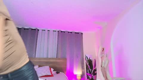 Snapshot of valery_yepes_ chatting on 09.25.25 Valery online show from 09.25.25