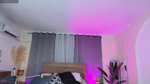 Snapshot of valery_yepes_ chatting on 10.20.25 Valery online show from 10.20.25