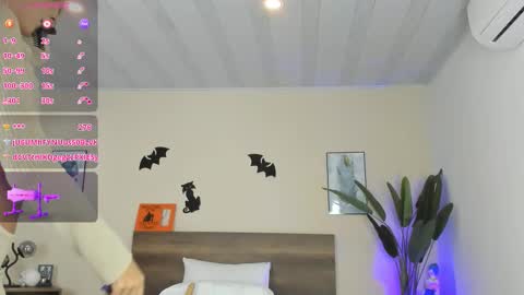 Snapshot of valery_yepes_ chatting on 10.26.25 Valery online show from 10.26.25