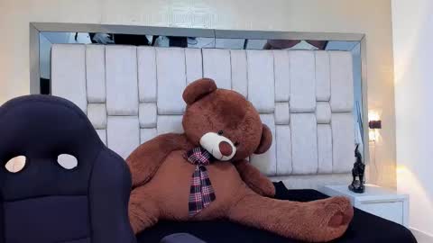 Snapshot of valerycooper23 chatting on 02.19.26 valerycooper23 online show from 02.19.26