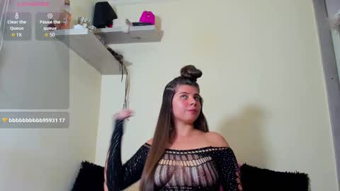 Snapshot of valeryjohanson chatting on 10.21.25 Valery online show from 10.21.25