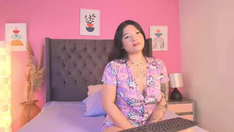 Snapshot of valerykalo chatting on 10.27.25 Valery online show from 10.27.25