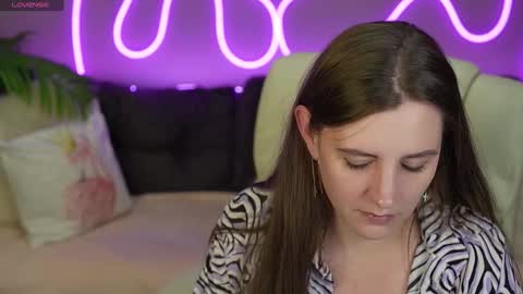 V A L E R Y  M U R online show from 10.14.25