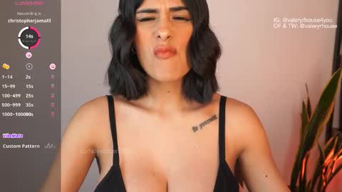 Snapshot of valeryrhouse_ chatting on 11.26.25 All my links here online show from 11.26.25