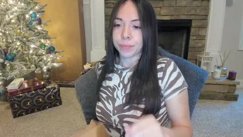 Snapshot of valerysquirt_19 chatting on 12.23.24 valerie online show from 12.23.24