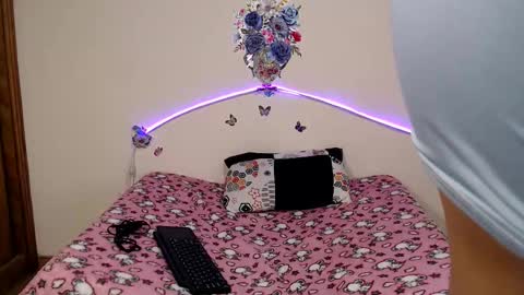 Angelyxs online show from 10.28.25