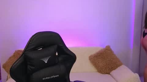 Snapshot of valeryyx chatting on 11.06.25 Valery online show from 11.06.25